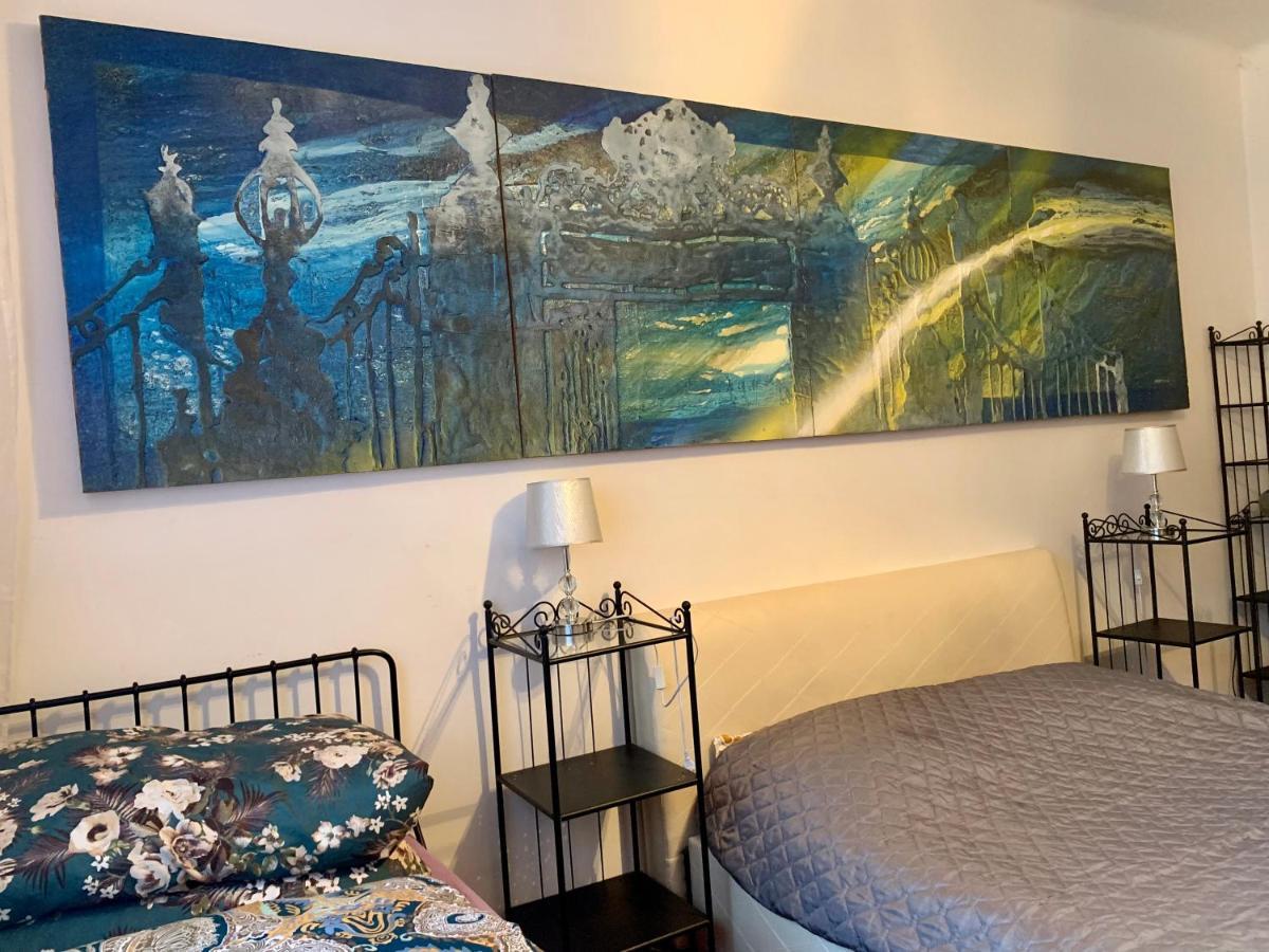 Beautiful And Charming In The Heart Of The Old Town Butas