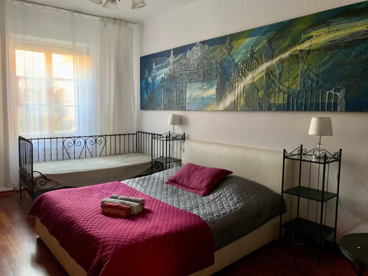 Beautiful And Charming In The Heart Of The Old Town Butas