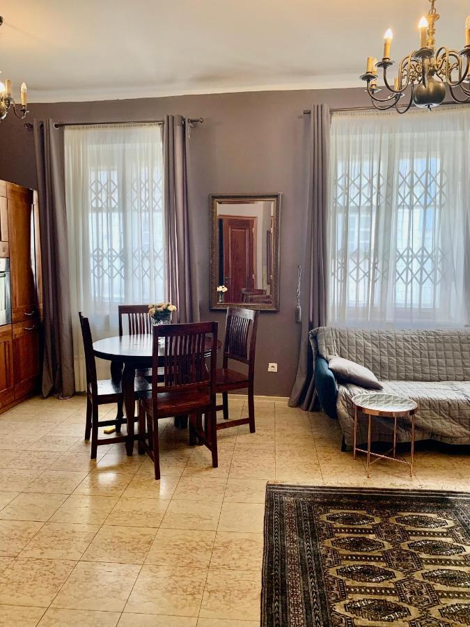 Beautiful And Charming In The Heart Of The Old Town